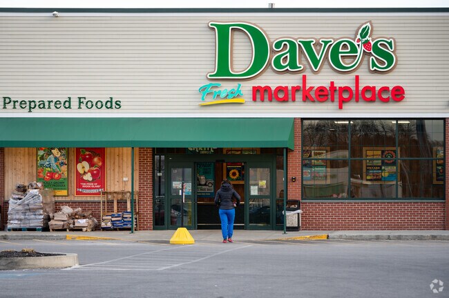 Shop local at Dave’s Market, the neighborhood grocery spot serving Conimicut-Shawomet.