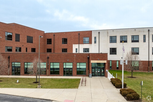 Columbus Downtown High School is located in Uptown District, Columbus Ohio.
