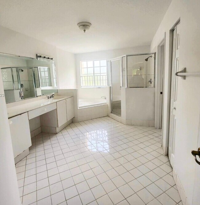 11525 NW 71st St, Doral, FL 33178 - photo 7