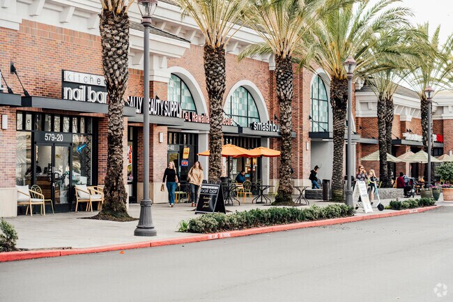 There is a lot of restaurants in the Central San Jose neighborhood.