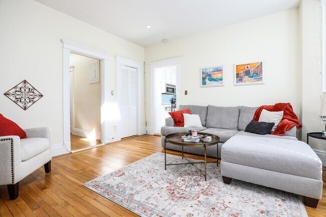 25 Euston St unit 3, Brookline, MA 02446 - photo 2