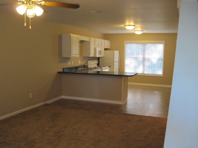 121B Heatherbrook Ct, Anderson, SC 29625 - photo 2