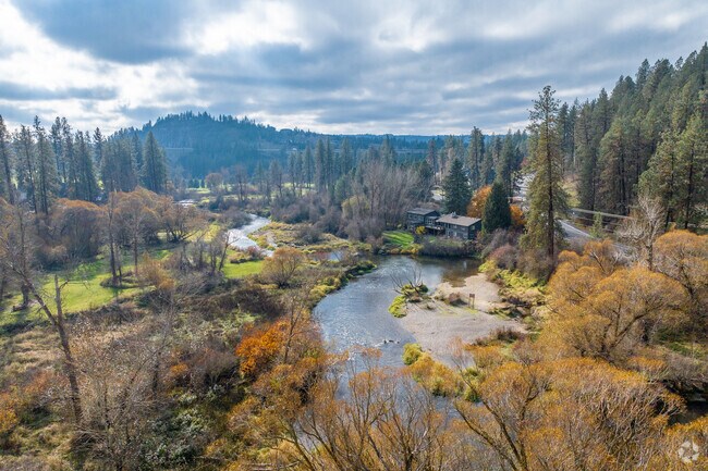 Pine River Park features scenic views and lots of outdoor space for hiking and fishing.