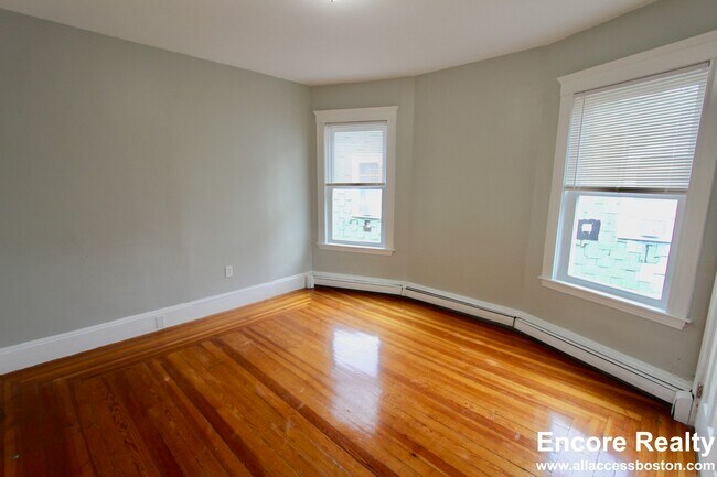 15 Elder St unit 7, Dorchester, MA 02125 - photo 2