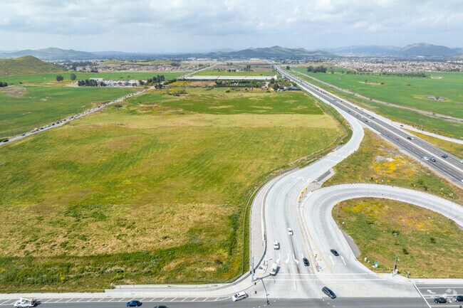 Paloma Valley is conveniently located next to the I-215 for easy access to the inland empire.