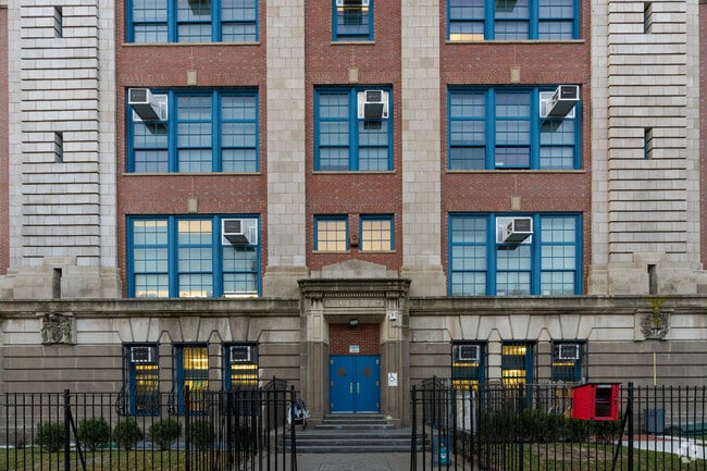 PS 94 The Henry Longfellow School welcomes Brooklyn students.