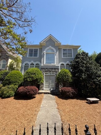 2470 Vivian Cir, Decatur, GA 30030