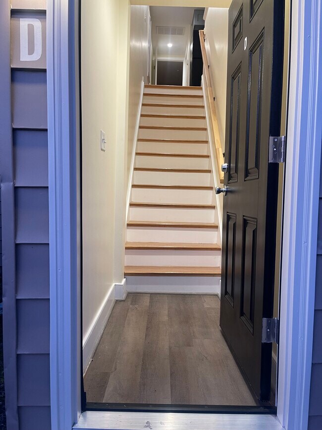 528 Chapel St unit Apartment C, New Haven, CT 06511 - photo 4