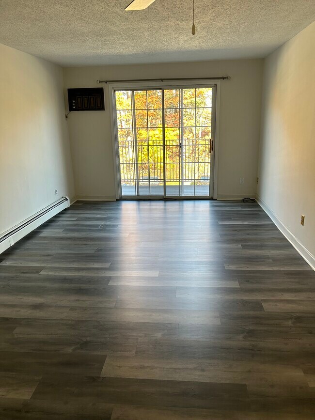 379 Huse Rd unit 31, Manchester, NH 03103 - photo 3