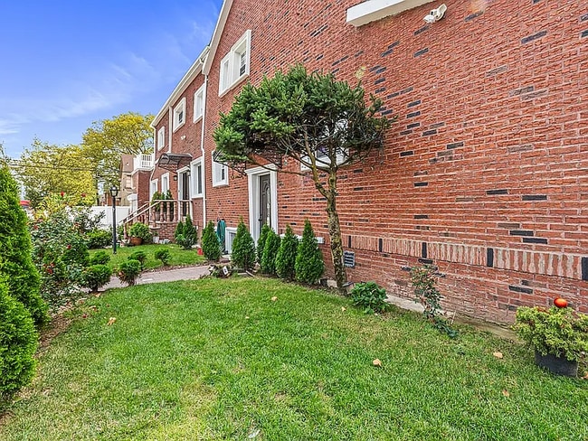 116-01-116221 221st St, Queens, NY 11411 - photo 2