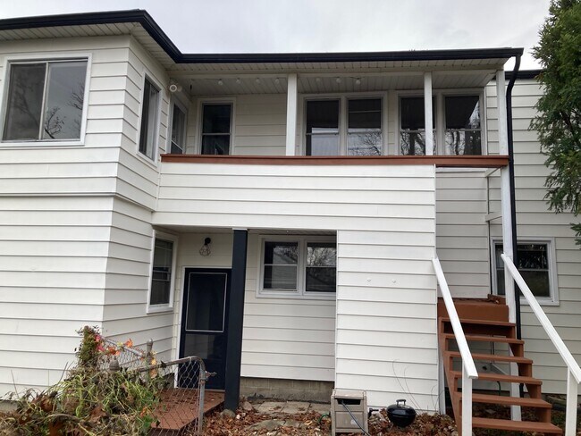 3097 Lincolnview St unit 2, Auburn Hills, MI 48326 - photo 2