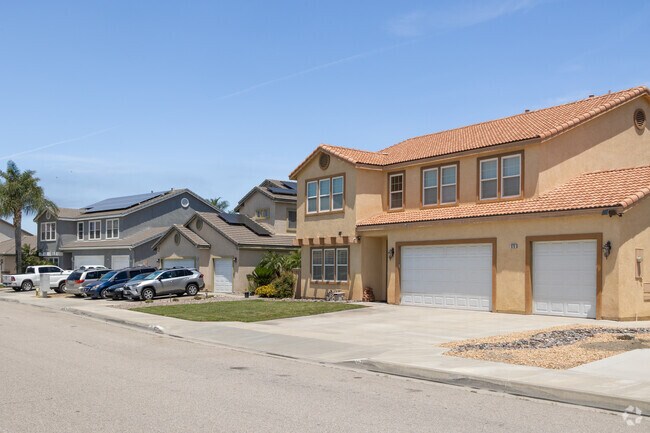Large Spanish Revival homes are the highlight of River architecture.