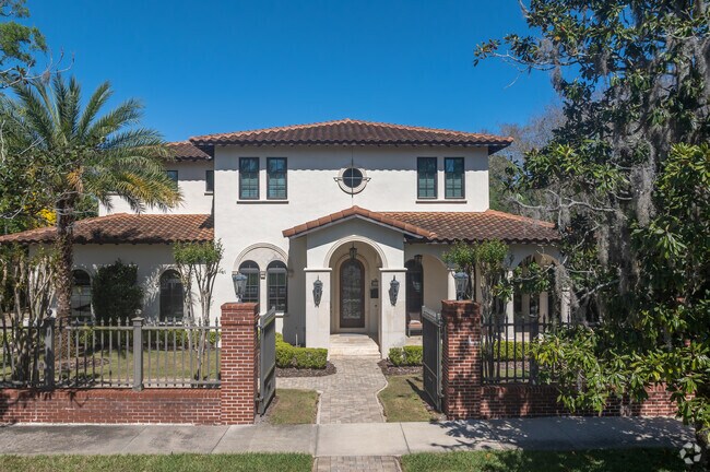 Delaney Park is also known for its larger custom built-waterfront homes.