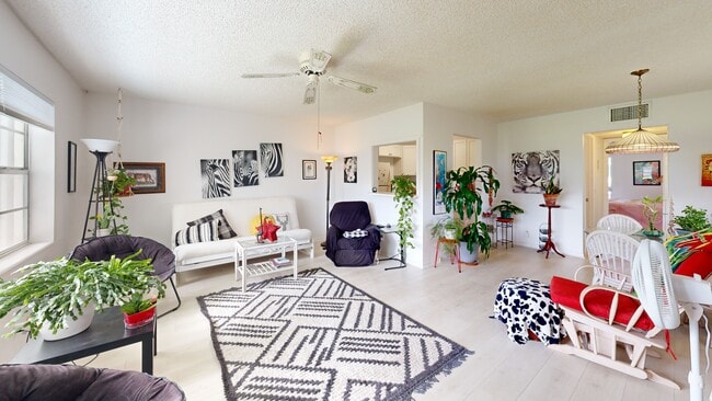 560 Horizons W unit 108, Boynton Beach, FL 33435 - photo 3