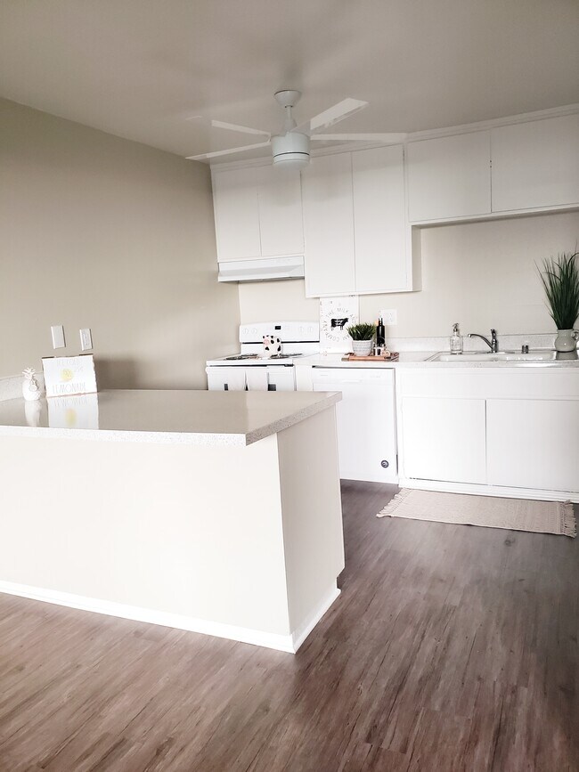 1762 San Juan St unit 15, Tustin, CA 92780 - photo 4