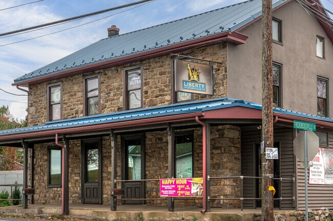 Liberty at Dryvill is the local favorite pub in Rockland.