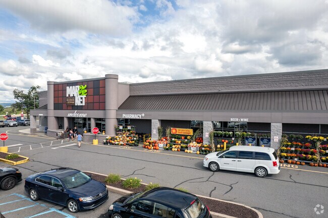 Market 32 in Throop for your grocery needs.