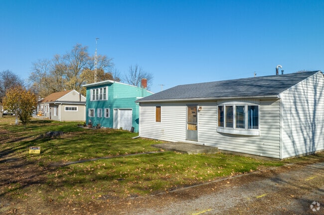 Modest homes with nice sized yards can be found in the Carpenter neighborhood.