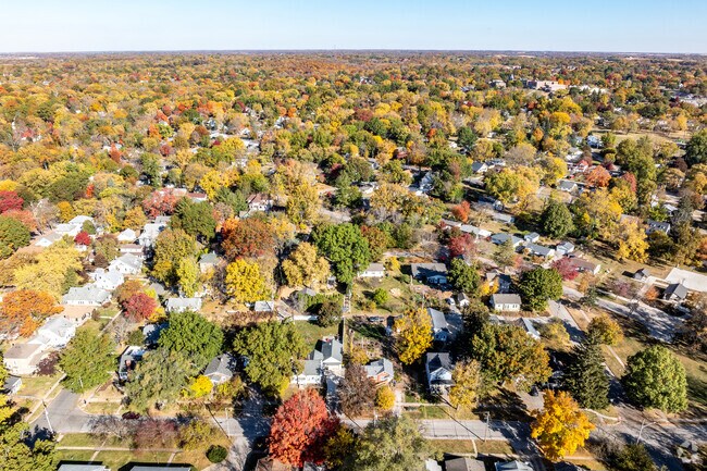 The mature trees of Creekside make for shaded streets and yards.