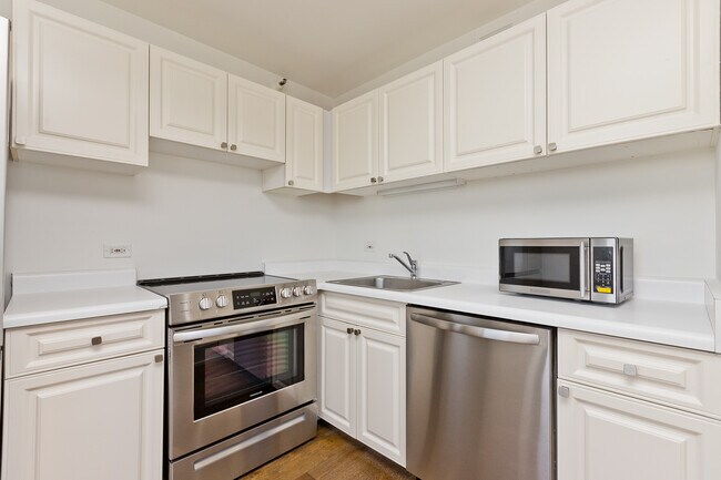 3660 N Lake Shore Dr unit 2511, Chicago, IL 60613 - photo 7
