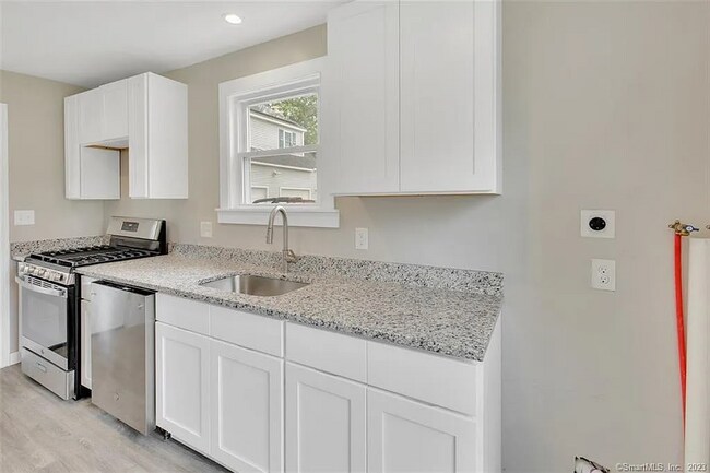 51 Mill St unit 53 Mill St, Manchester, CT 06042 - photo 4