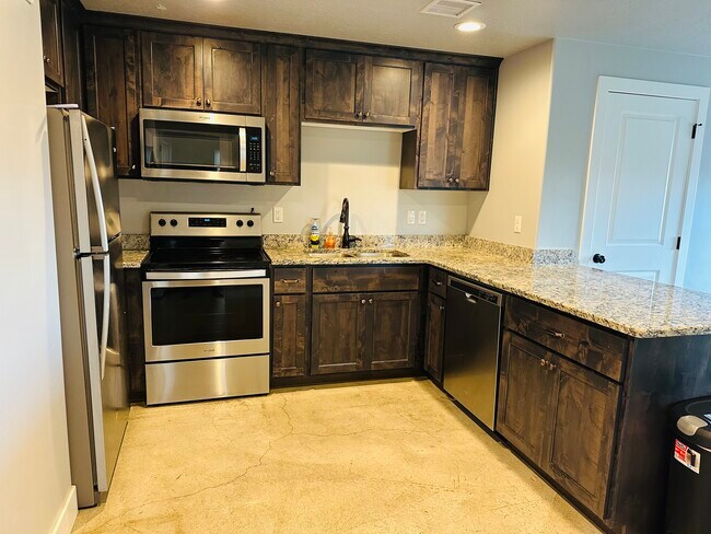 583 N 400 E unit B, Pleasant Grove, UT 84062 - photo 2