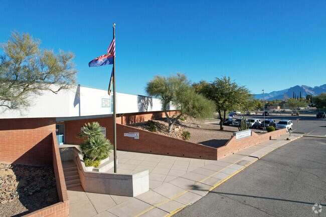 Richardson Elementary School sits on Camino De La Tierra.