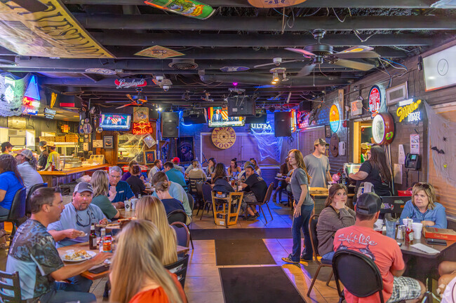 Harvest Moon in lake park has a lively atmosphere for residents.