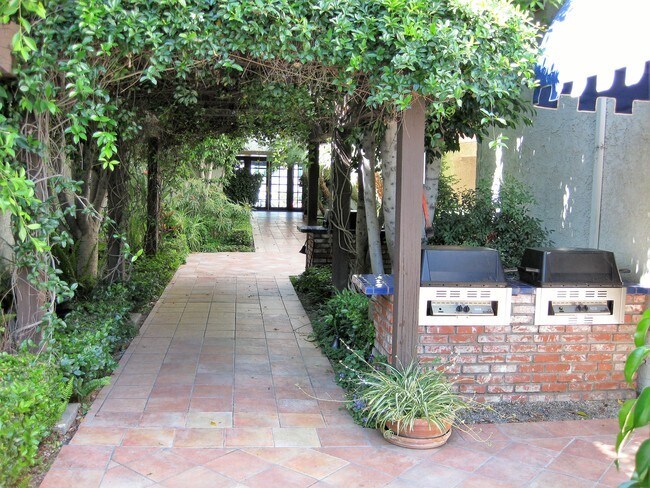 Tarzana Plaza unit 302, Tarzana, CA 91356 - photo 6