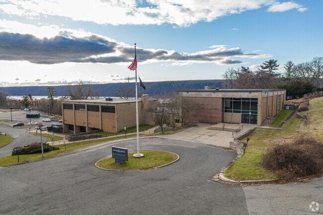 Discover the William Boyce Thompson School at 1061 N Broadway, Yonkers, NY 10701.