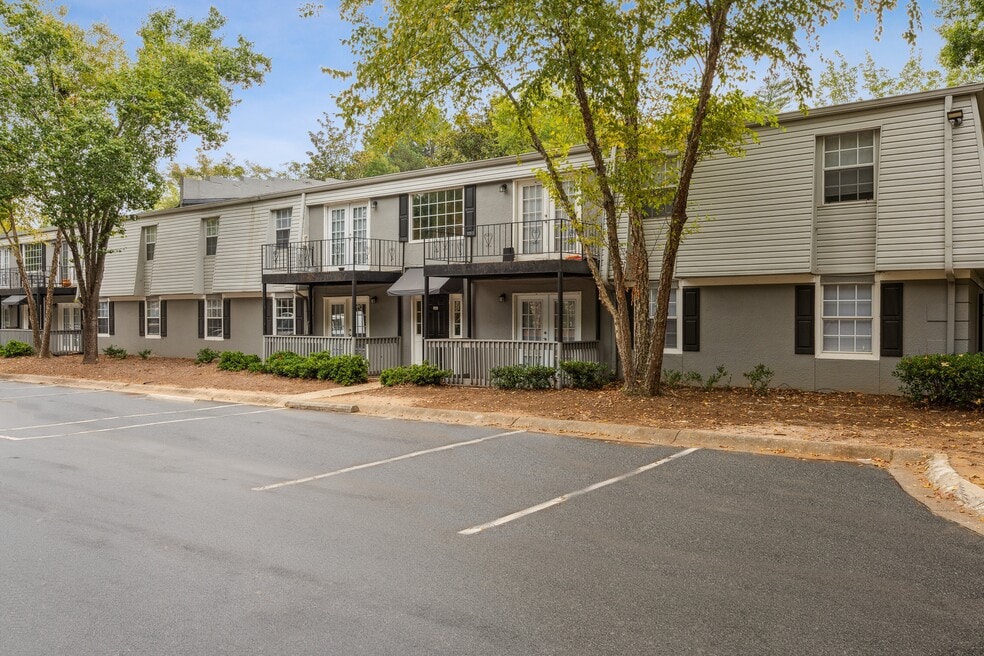 Oak Run, Jonesboro, GA 30236 - photo 1