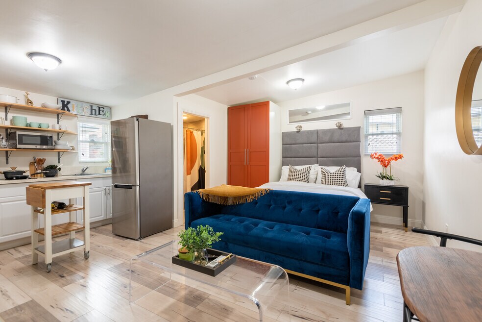 1138 1/2 W 52nd St, Los Angeles, CA 90037 - photo 1