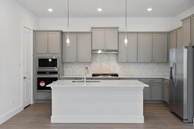 1524 Apache Heights Dr, Dayton, TX 77535 - photo 5