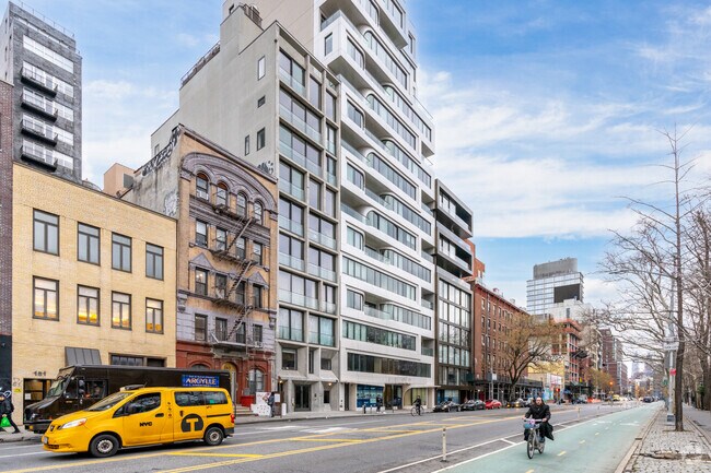 Condos alone Chrystie offer urban living with great views in Bowery.
