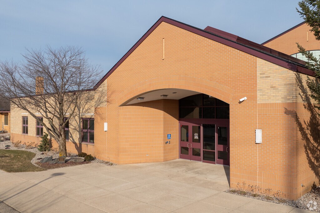 Legacy Christian School averages 300 students with a teacher ration of 17 to 1.