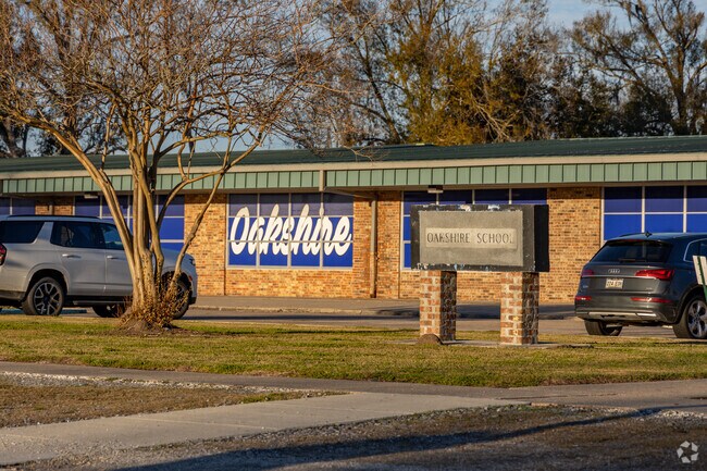 Oakshire Elementary School empowering young minds in Gray.