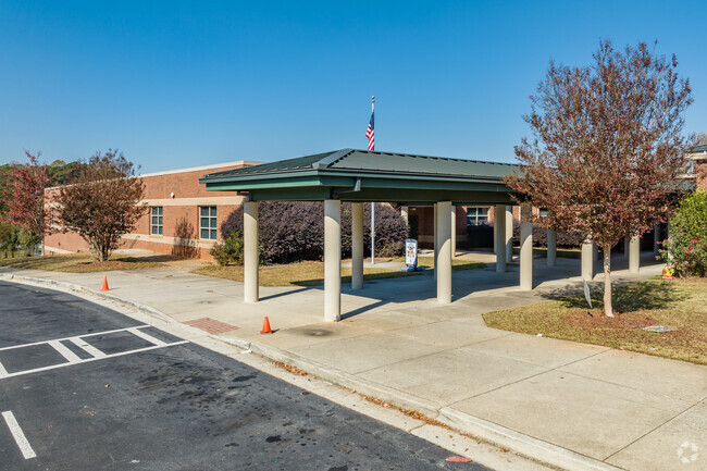 Live Oak Elementary School has a rating of C on Niche.