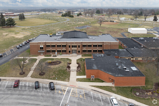 Waterloo Junior High School in Waterloo, IL aligns with Illinois state standards.