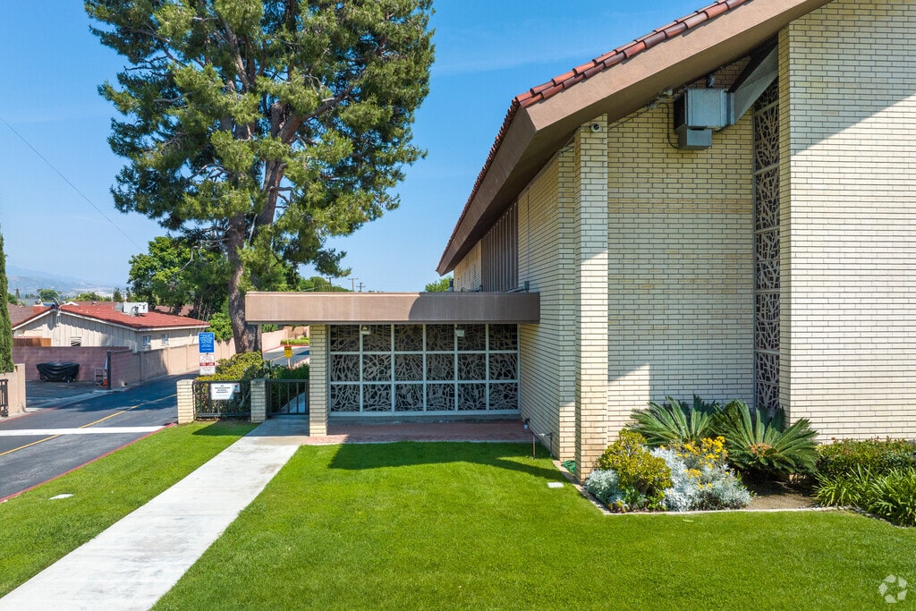 Courses in Reading, Writing, and Literature are available at Red Hill Lutheran.