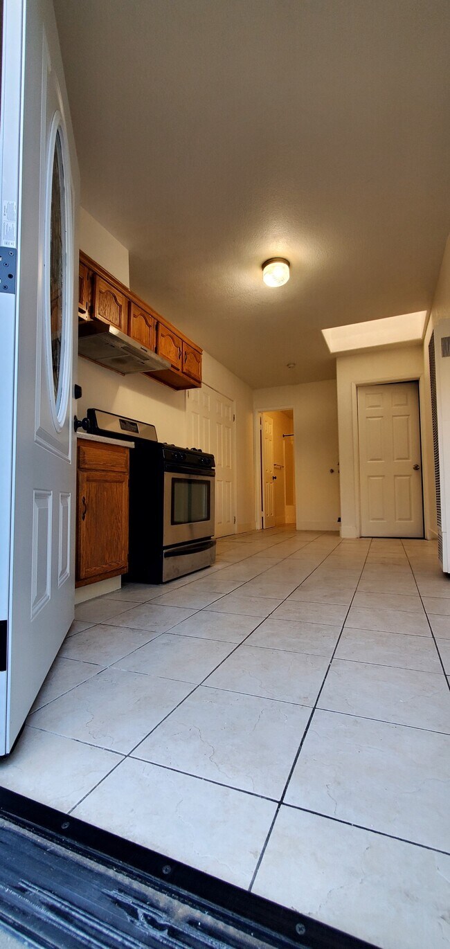 16584 Lorelei Ln unit 16584 Lorelei Ln. Tu, Tustin, CA 92780 - photo 6