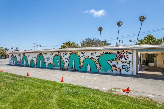 Broadway Elementary art mural.