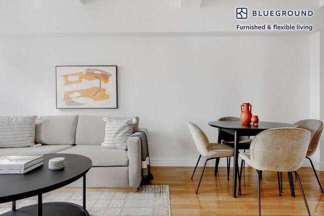 210 W 70th St unit FL9-ID1582, New York, NY 10023 - photo 3