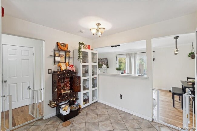 44563 Savery Dr, Canton, MI 48187 - photo 5