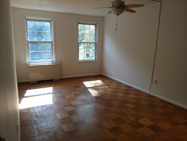 3535 Chevy Chase Lake Dr unit Hamlet House, Chevy Chase, MD 20815 - photo 3