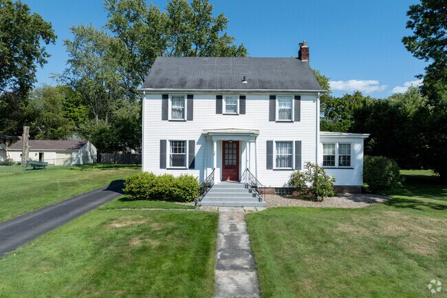 There are several well-maintained Colonial homes in the Northeast Warren neighborhood.