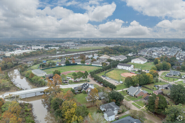 The Dunham School has a student-teacher ratio of 8:1.