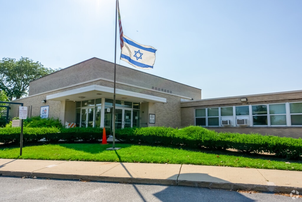 Hillel Torah North Suburban Day School serves students in the Southwest Skokie community.