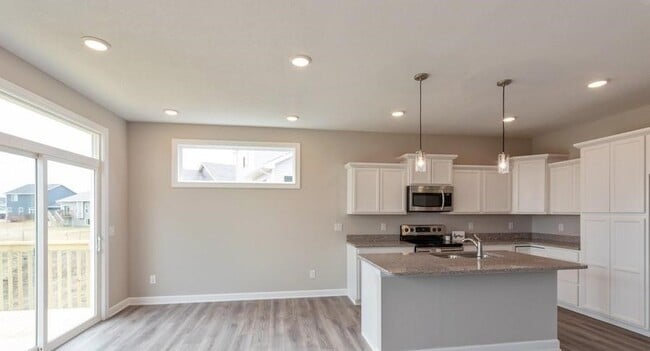 610 NE 57th St, Ankeny, IA 50021 - photo 2