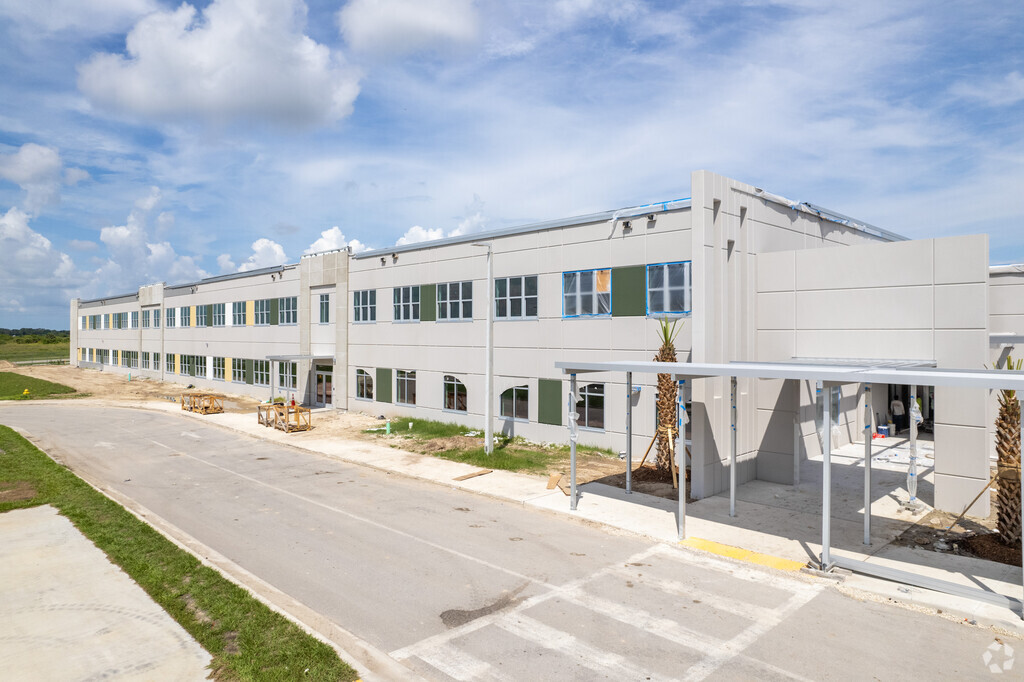 Amanecer Elementary School in Lehigh Acres develops knowledge and higher order thinking skills.