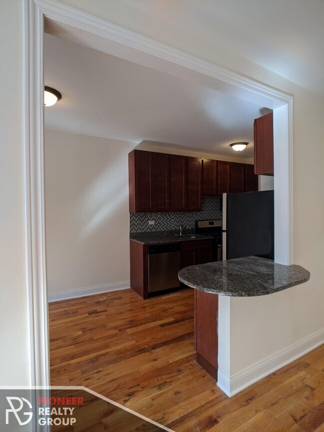 630 W Cornelia Ave unit 1, Chicago, IL 60657 - photo 3